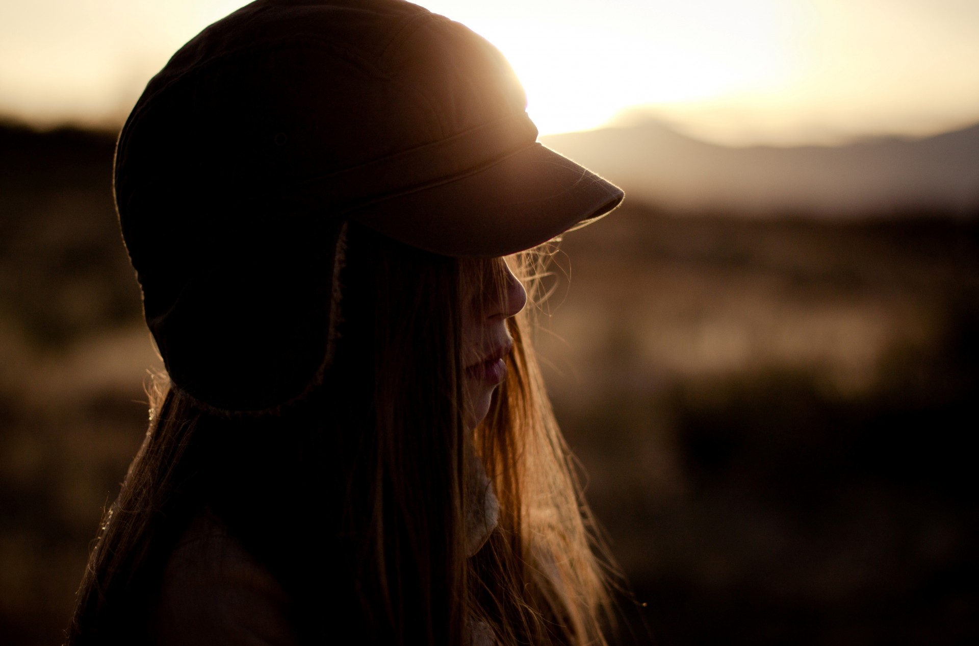 widescreen full screen face girl mood background wallpaper sun section silhouette blur hat