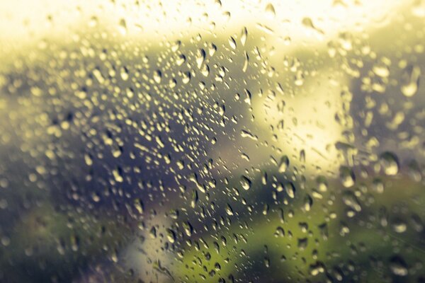 Gotas de lluvia en el vidrio