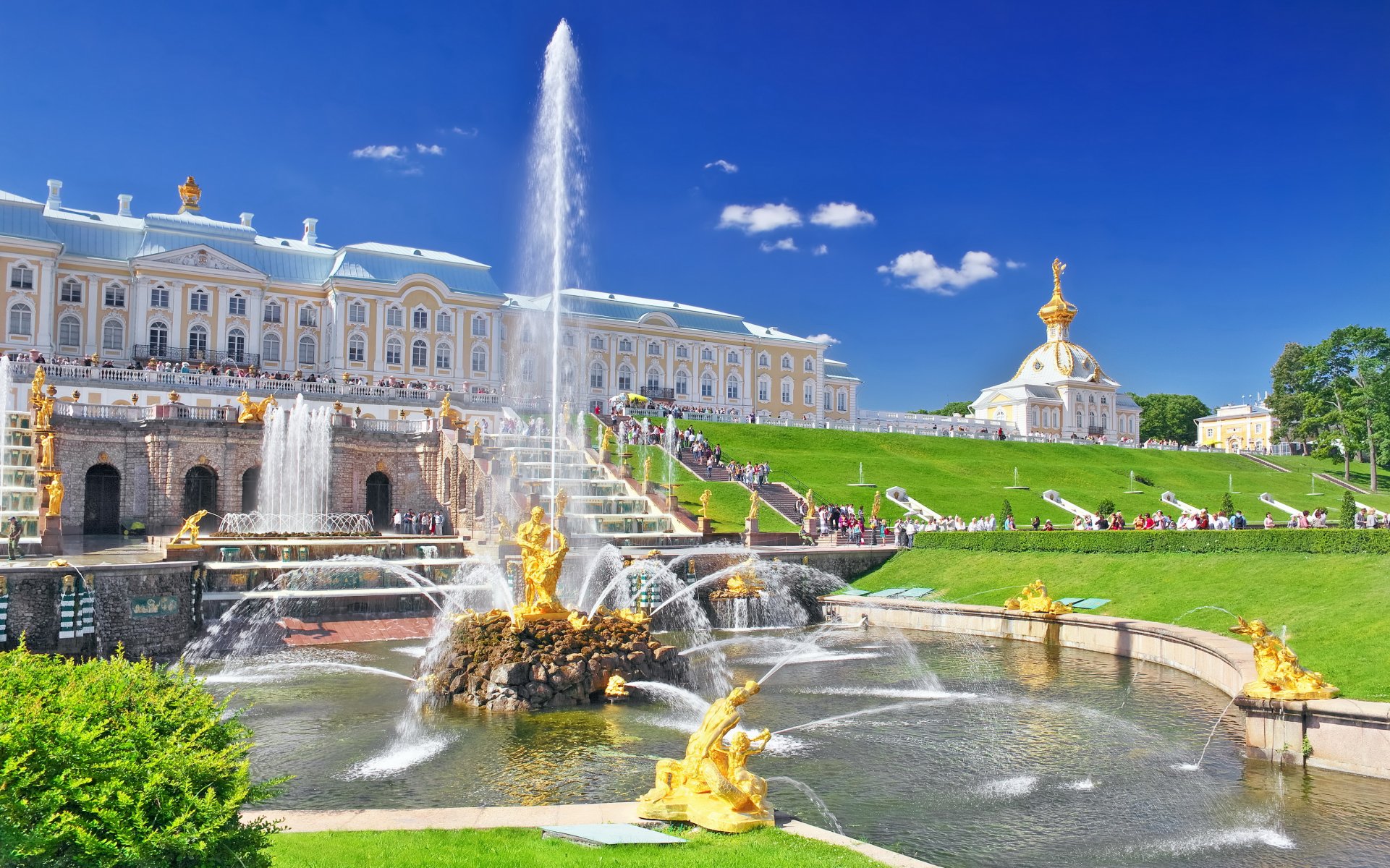 peterhof petrodvorets st. petersburg fountain palace summer