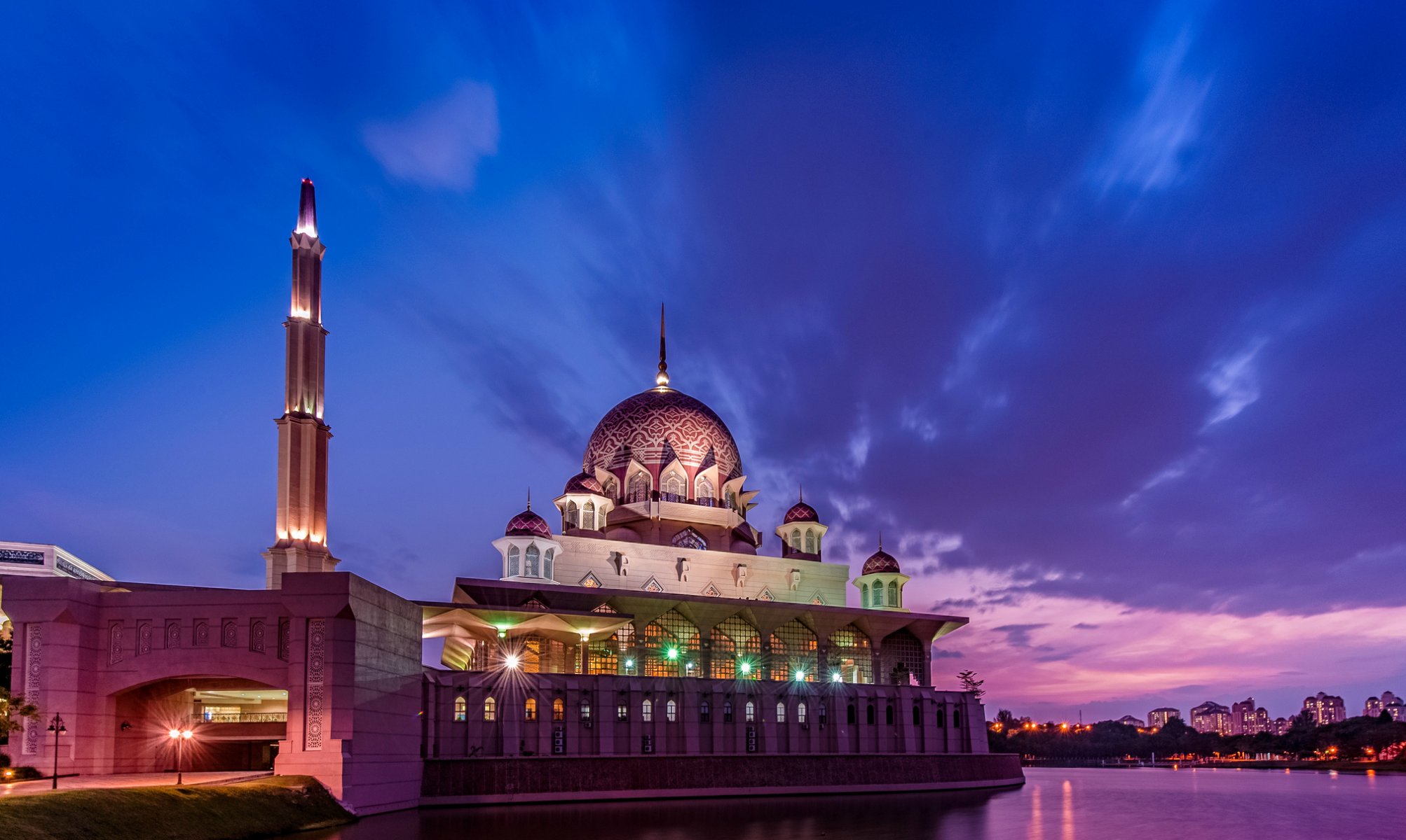 malaysia putrajaya mosque lanterns strait evening purple sunset sky clouds putrajaya lighting purple cloud