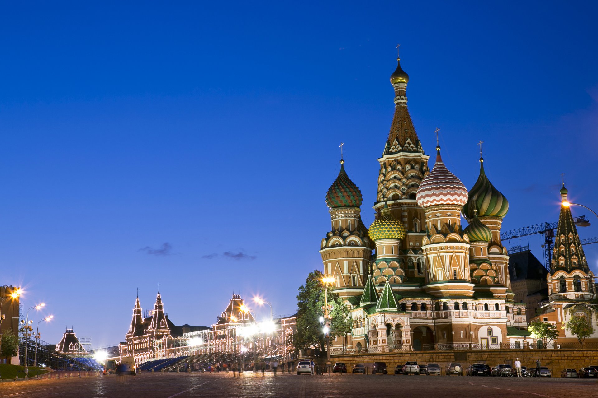 russia mosca capitale città piazza rossa chiesa di san basilio blu cielo notte luci illuminazione lanterne