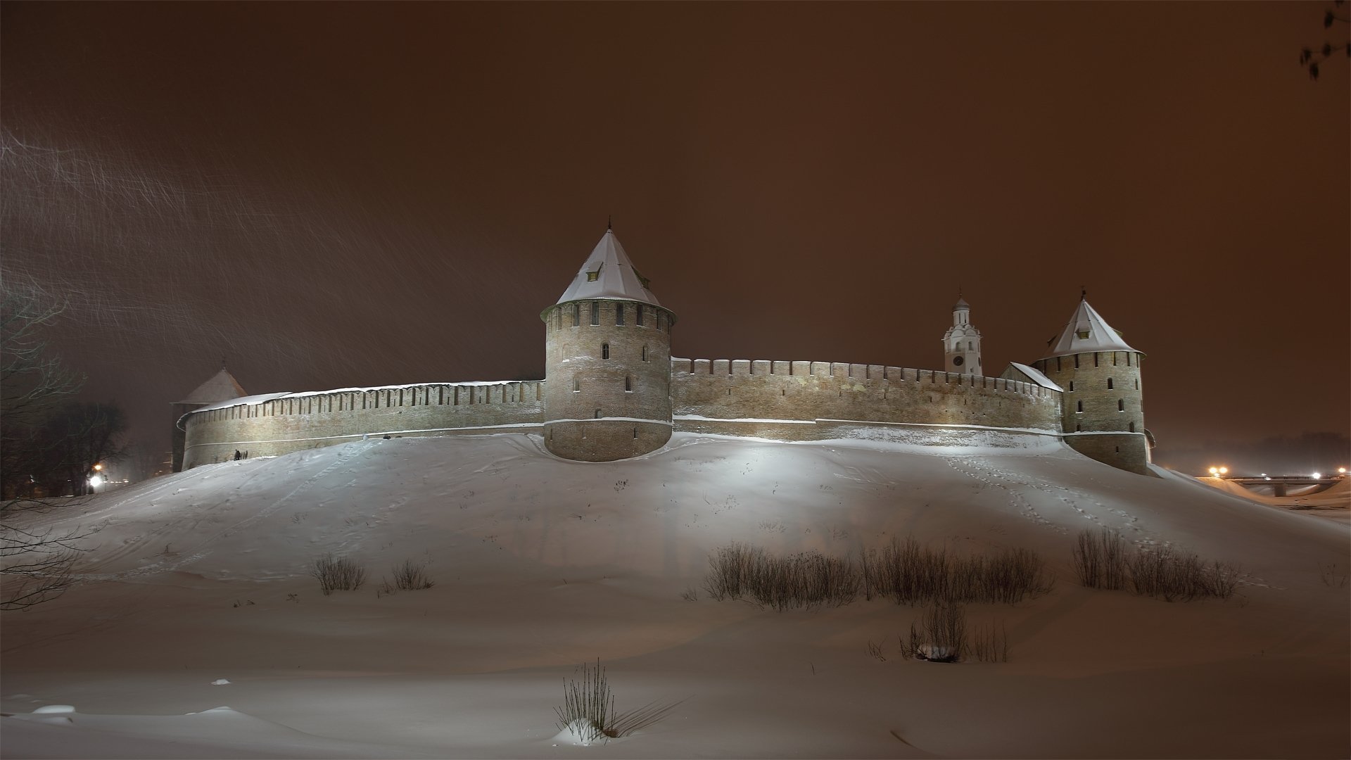 novgorod novgorod kremlin northern part city towers kremlin tower wall winter sky snow night