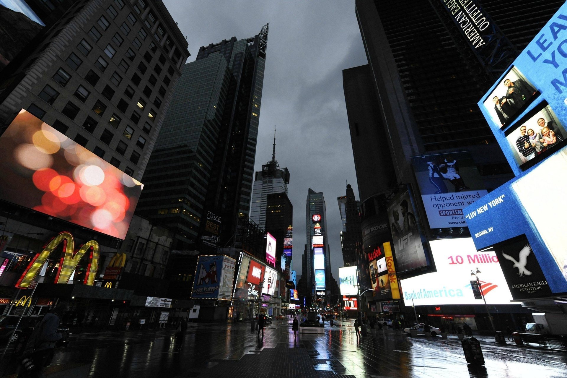 times square huragan new york sandy drapacze chmur