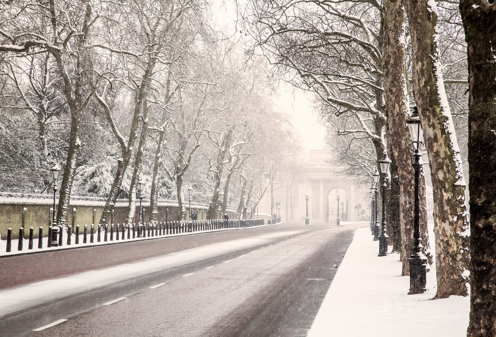 londres angleterre route hiver neige arbres lanternes