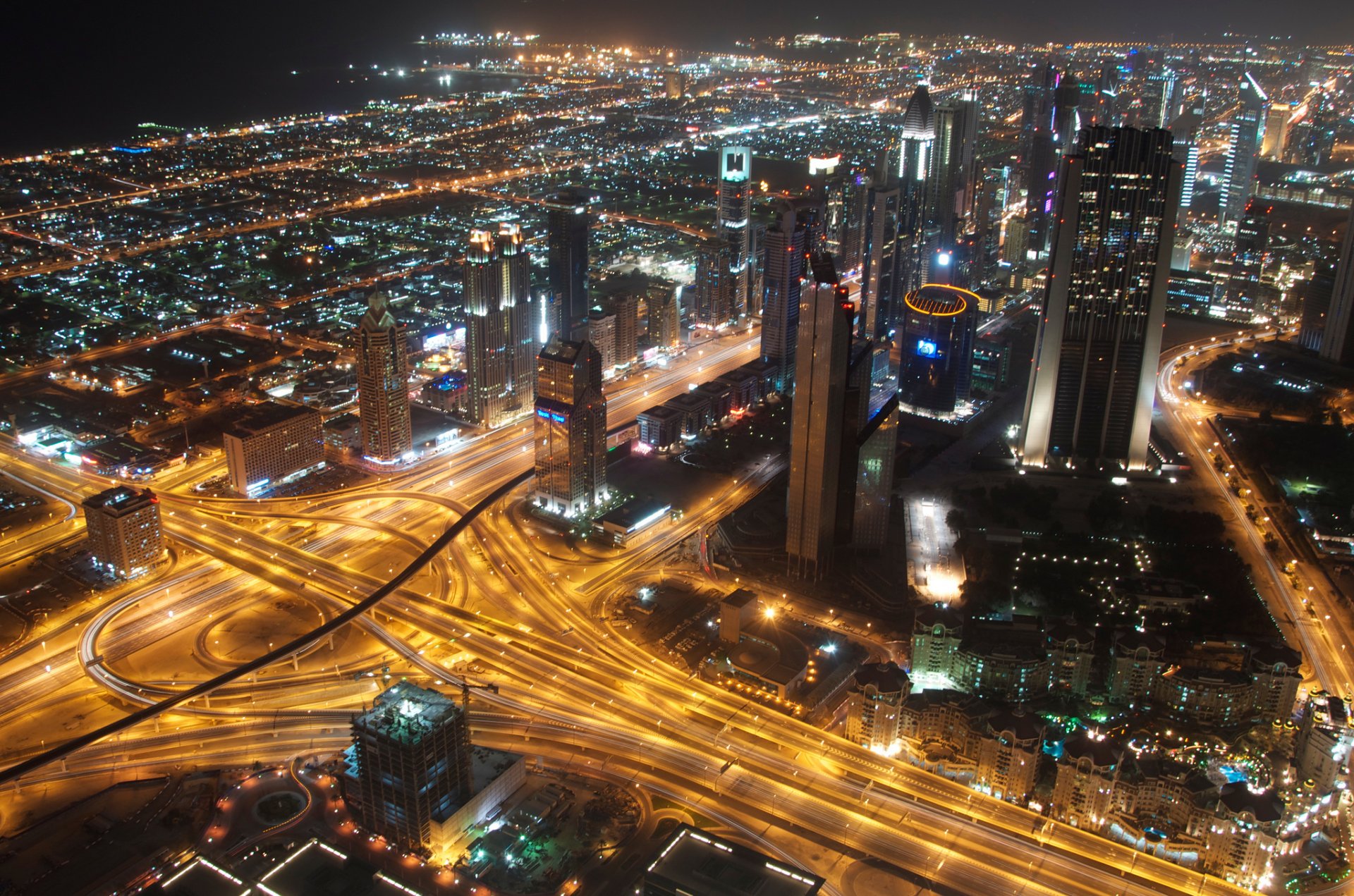 emirats arabes unis eau dubaï ville métropole gratte-ciel maisons bâtiments nuit éclairage lumières route trafic exposition