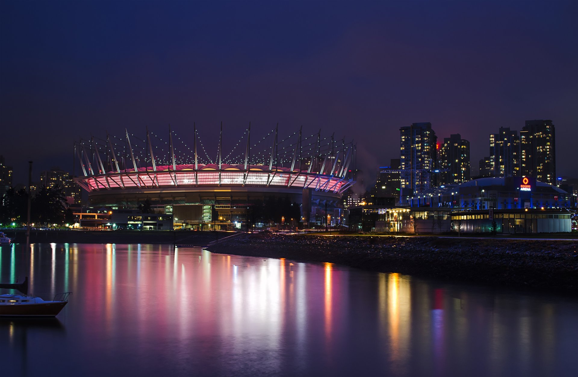 vancouver canadá columbia británica ciudad noche púrpura cielo casas iluminación rascacielos edificios estadio iluminación bahía reflexión