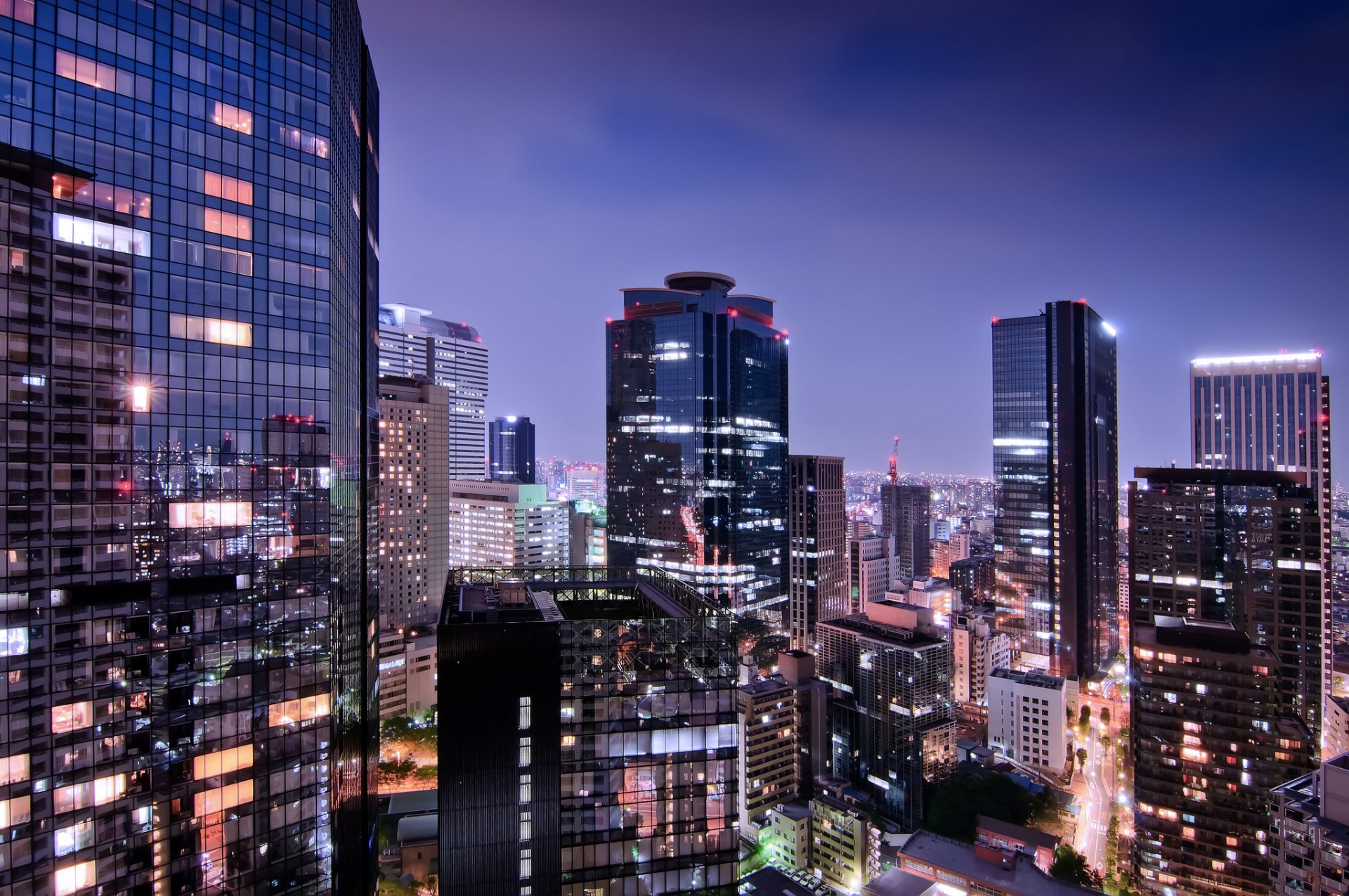 japan tokio hauptstadt hauptstadt metropole lichter beleuchtung häuser gebäude wolkenkratzer nacht blau flieder himmel