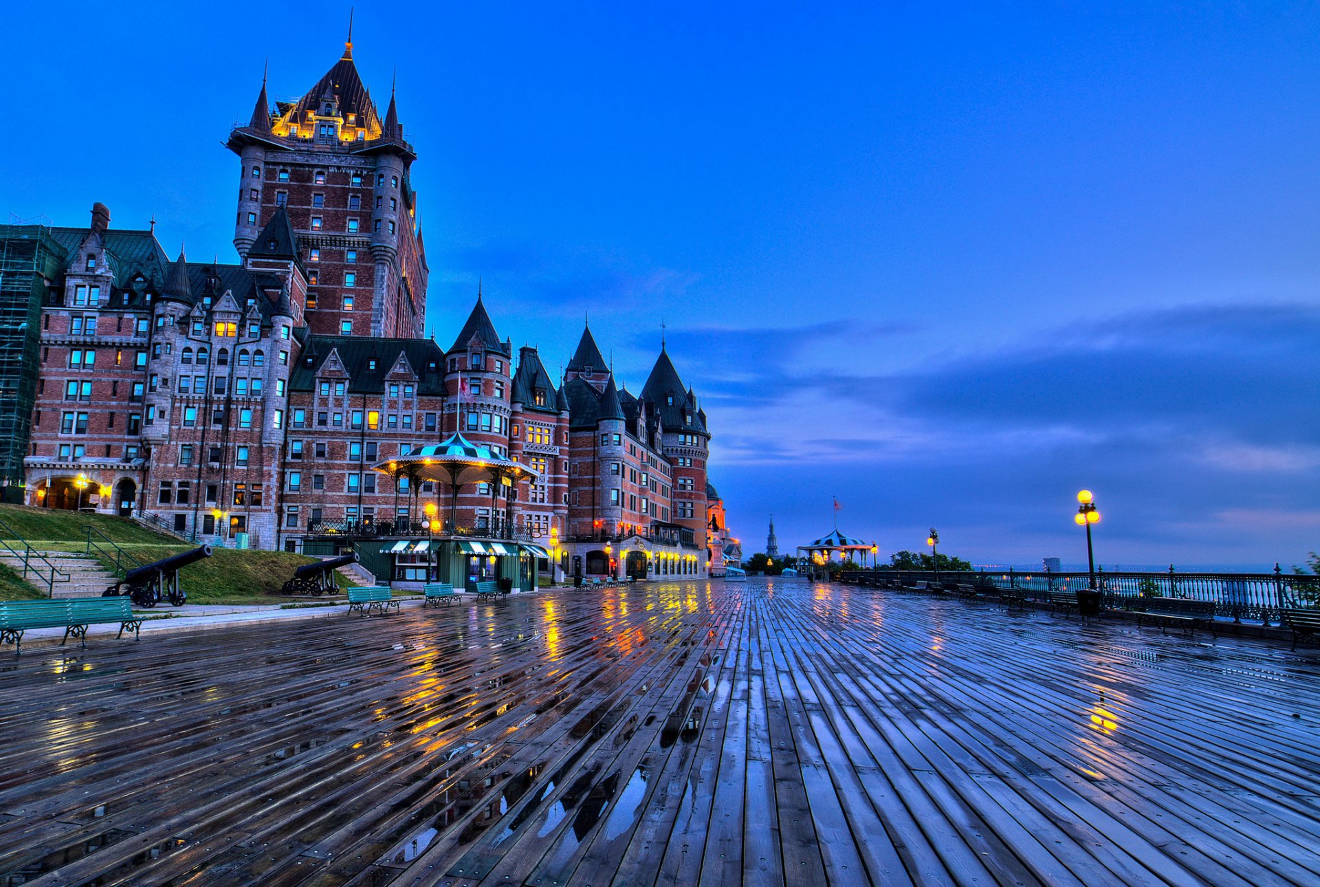 chateau frontenac chateau frontenac castillo quebec ciudad canadá pavimento bancos noche