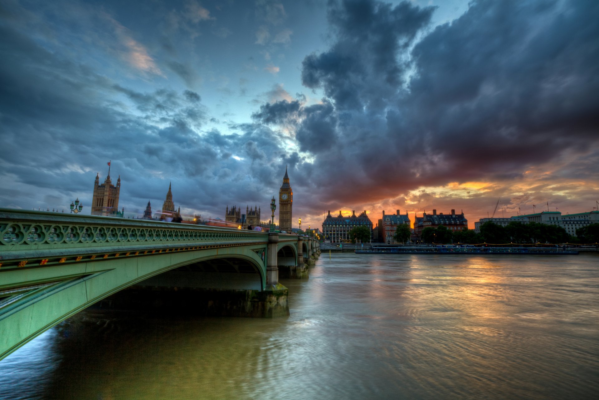 puente de westminster londres inglaterra río támesis nubes