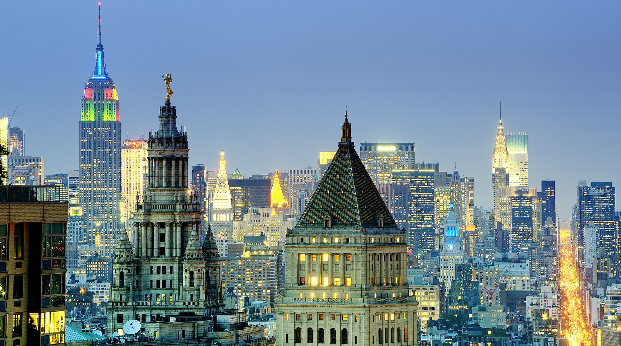 midtown finanzviertel manhattan empire state building chrysler building new york usa midtown empire state building stadt abend wolkenkratzer gebäude hochhäuser dächer lichter panorama