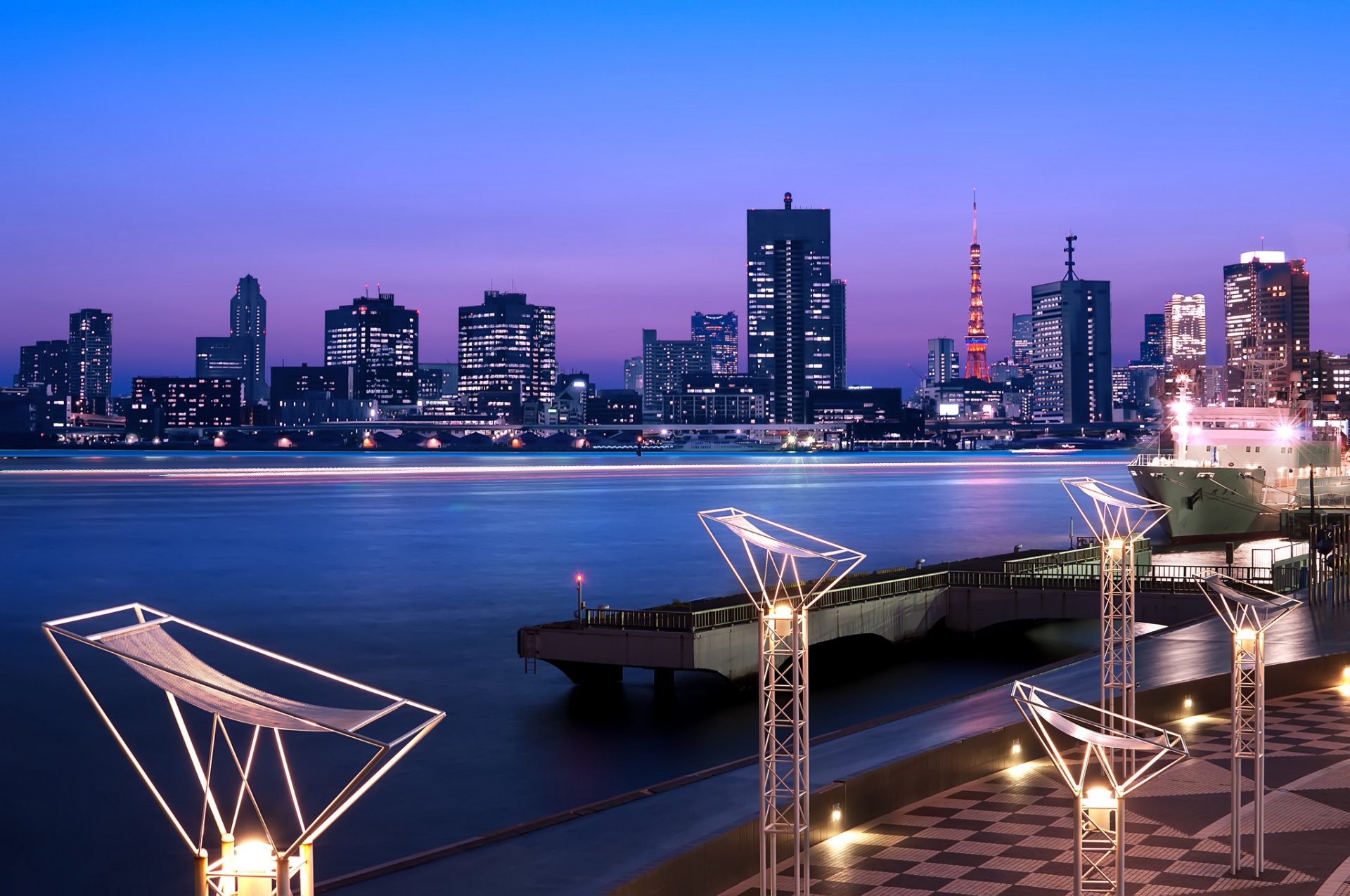 japon tokyo capitale capitale métropole lumières éclairage exposition tour maisons bâtiments gratte-ciel baie nuit bleu lilas ciel