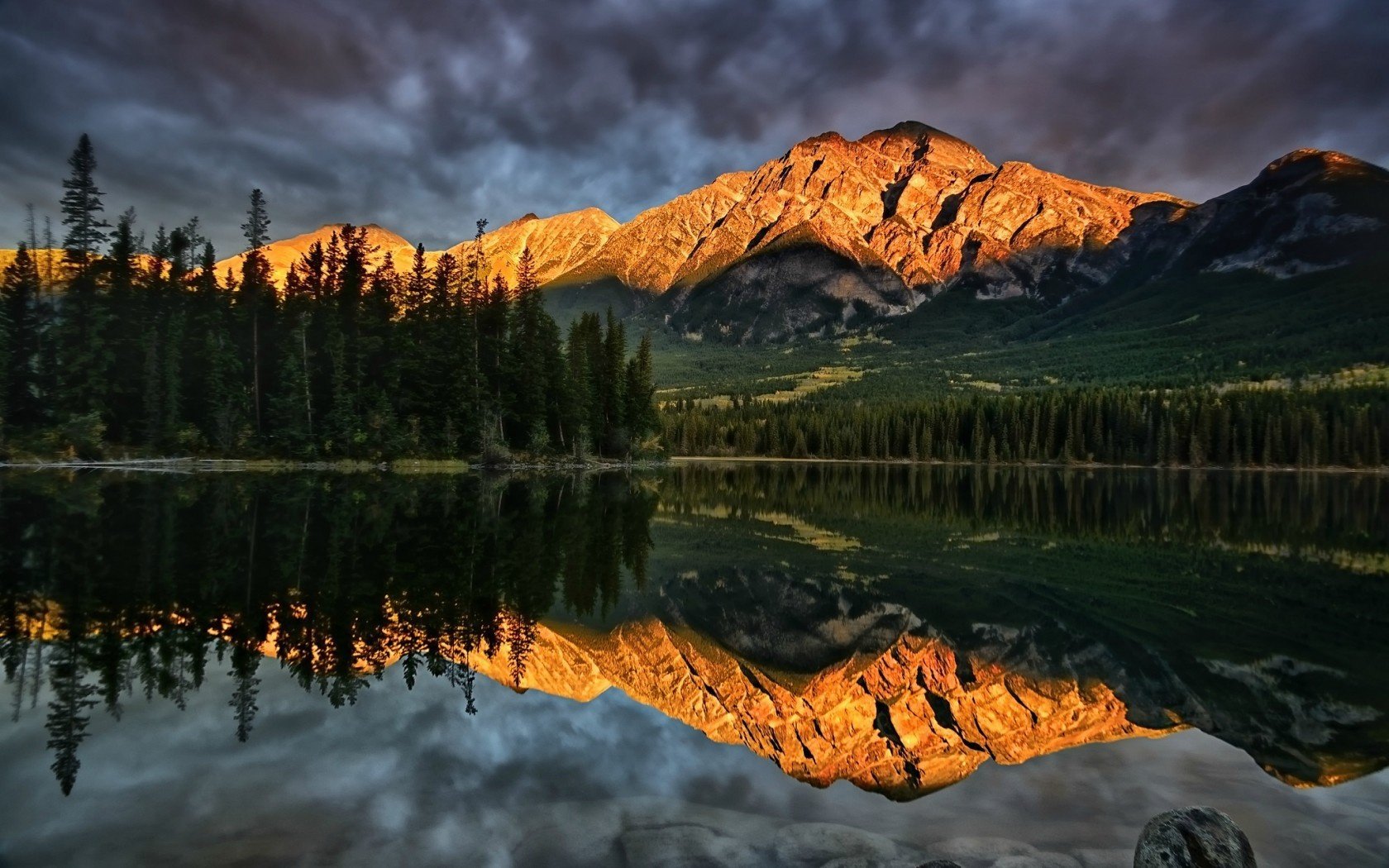 pyramid lake jasper national park canada canada alberta