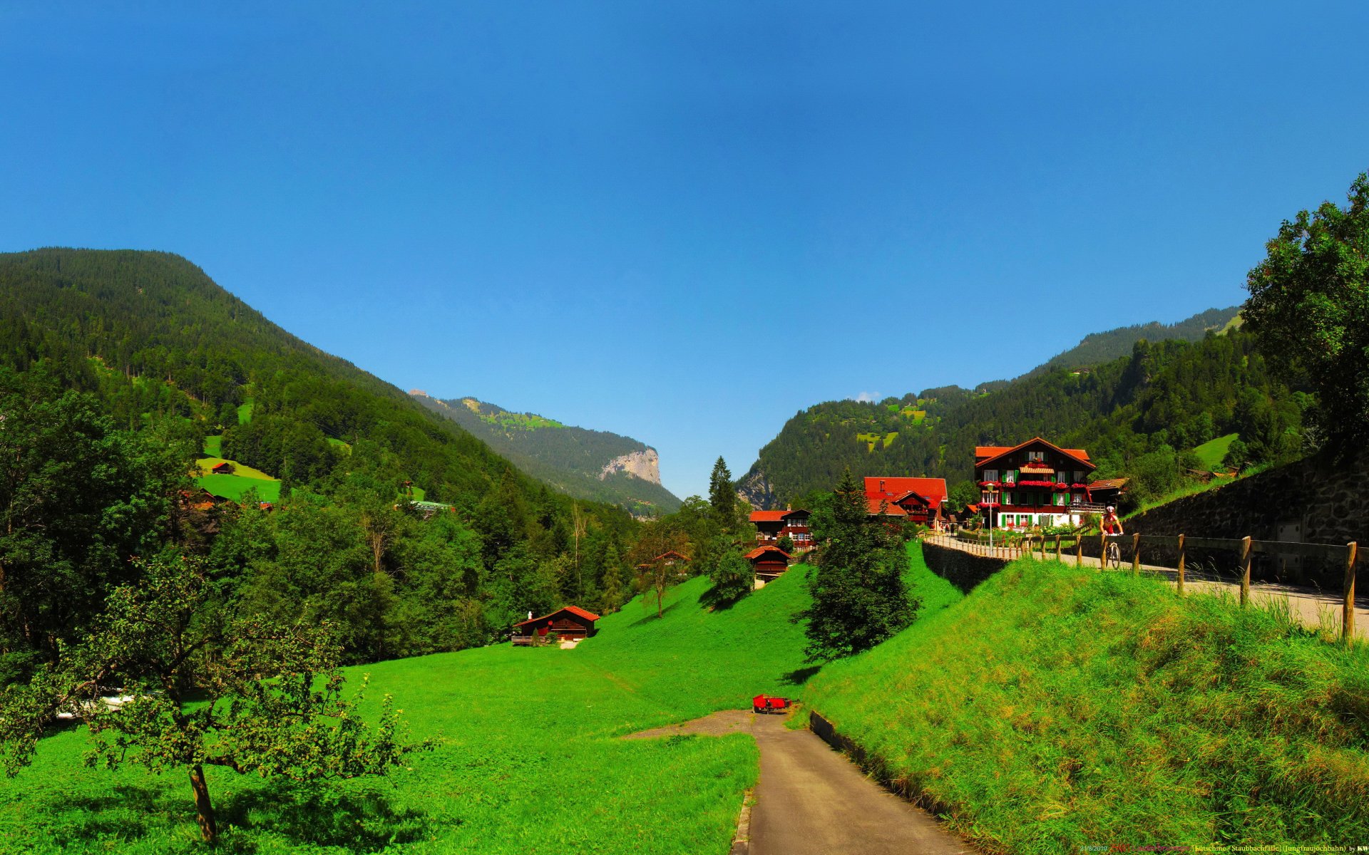 stadt bern lauterbrunnen land schweiz häuser straße bäume gras tag sommer person fahrrad kunst landschaft