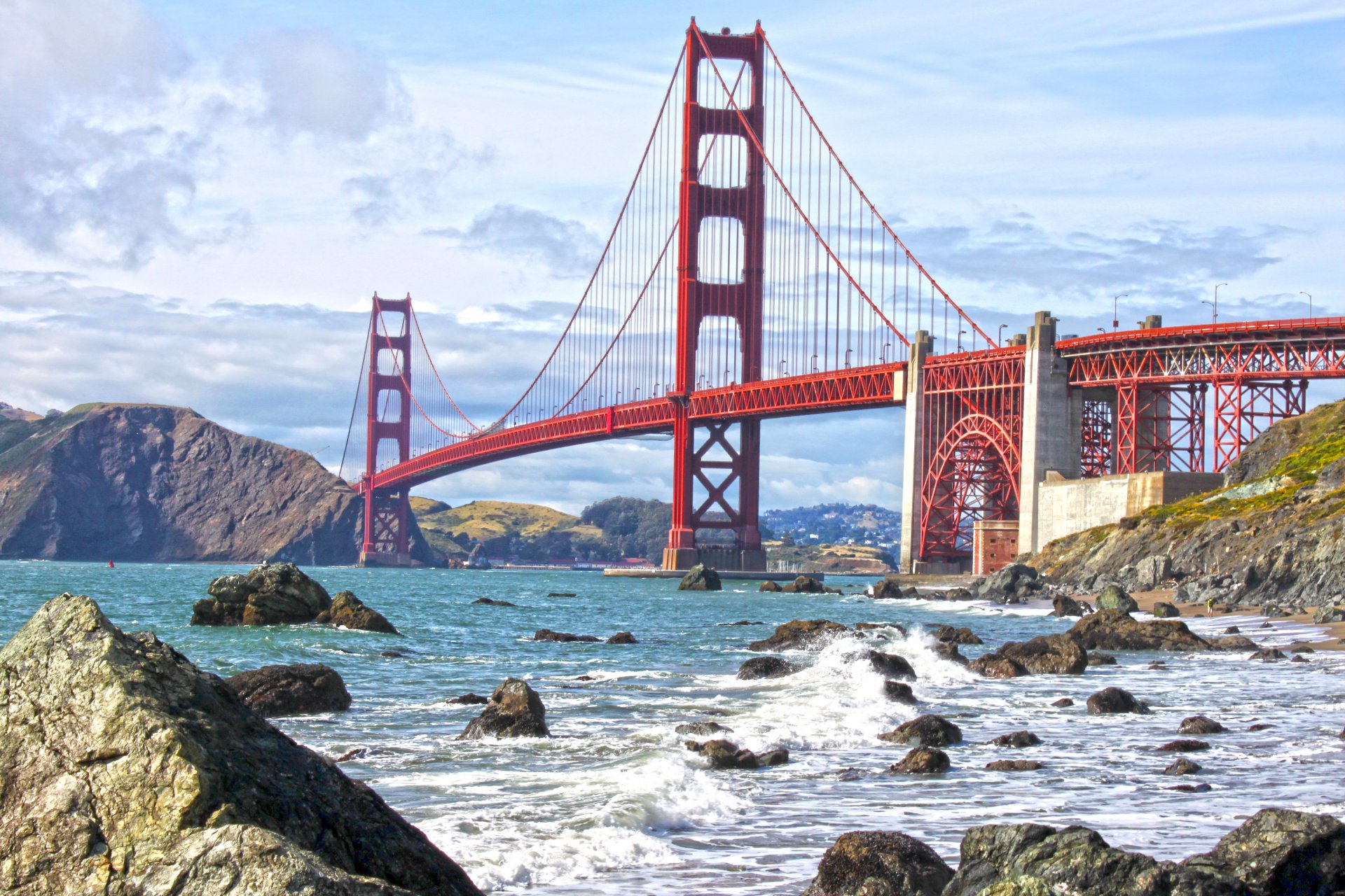 pont golden gate san francisco usa détroit eau vagues côte pierres ciel nuages