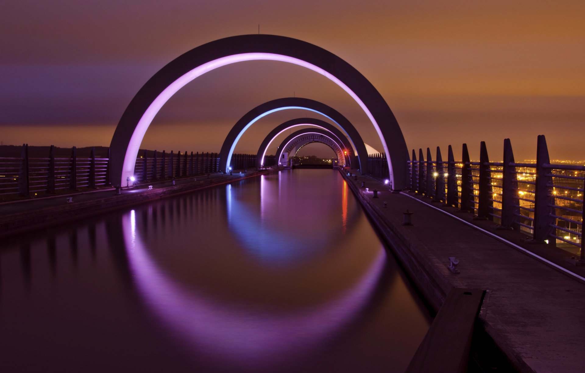 regno unito scozia falkirk città notte lanterne luci