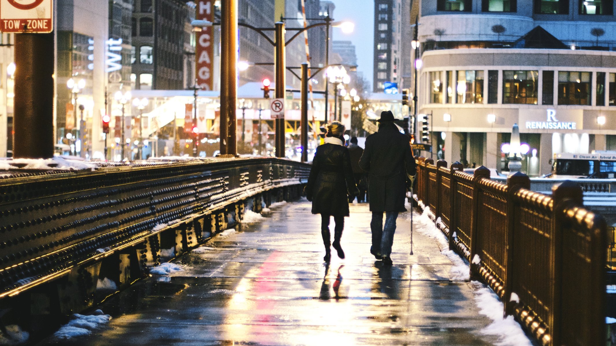 sera strada inverno persone uomo donna freddo chicago luci lanterne