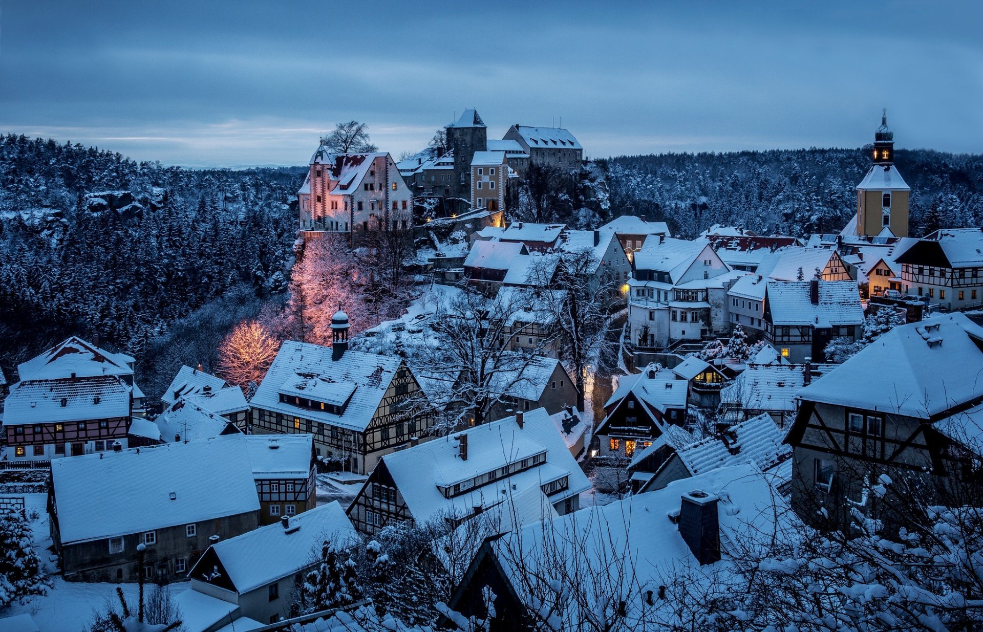 hohnstein saxony landkreis sächsische schweiz germany town saxon switzerland district winter snow house night