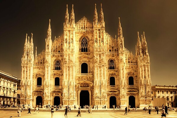 Belle cathédrale gothique en Italie