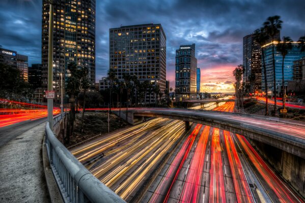 Luces de las carreteras de la gran ciudad