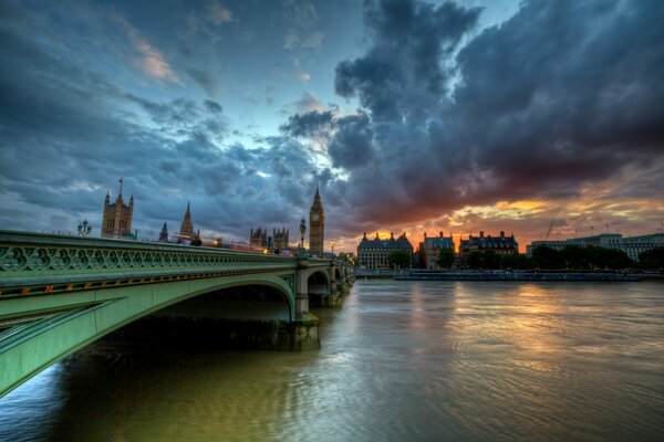 Brücke über die Themse in England