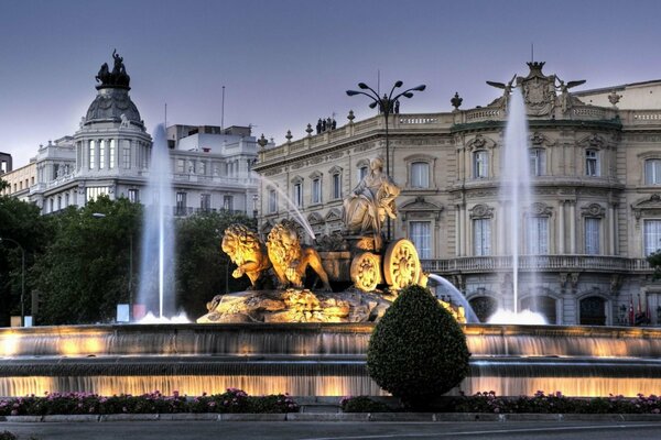 Madrid Spagna Piazza con fontana architettura scultura