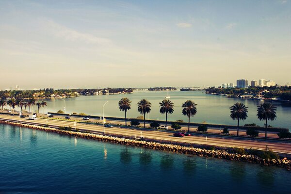 Una pista attraverso l oceano a Miami