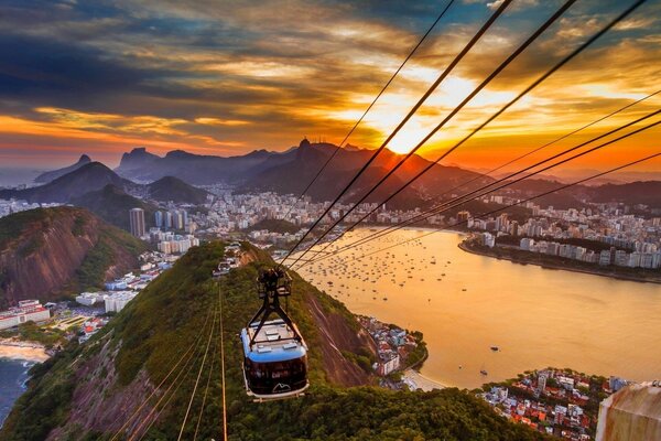 Cable car over the city and the sea