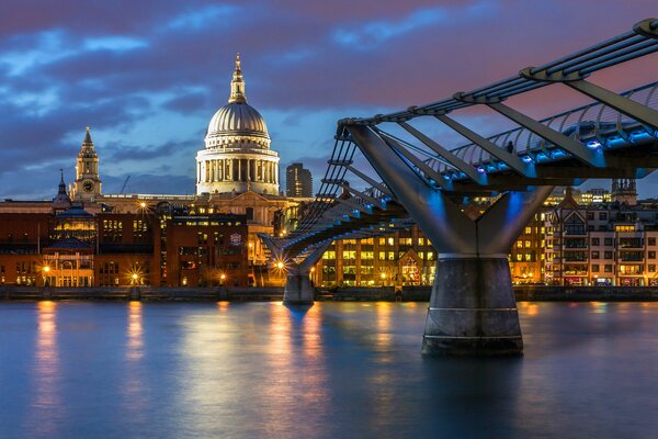 Millennium Bridge über die Themse, Großbritannien