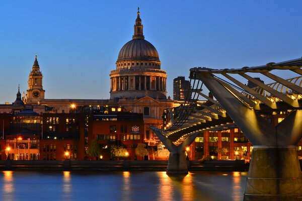 Millennium Evening Bridge in London, United Kingdom