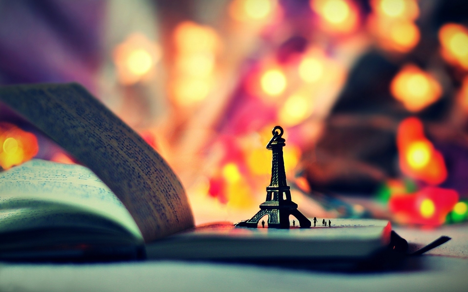 lights widescreen full screen mood notebook book eiffel tower background wallpaper bokeh toys statue