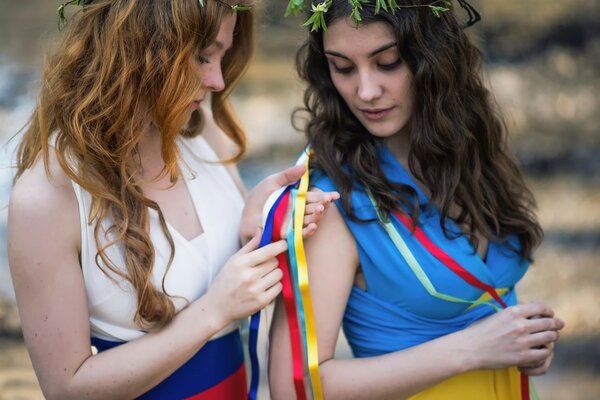 Dos mujeres por la unidad de los pueblos