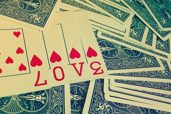 Les cartes montrent le mot amour