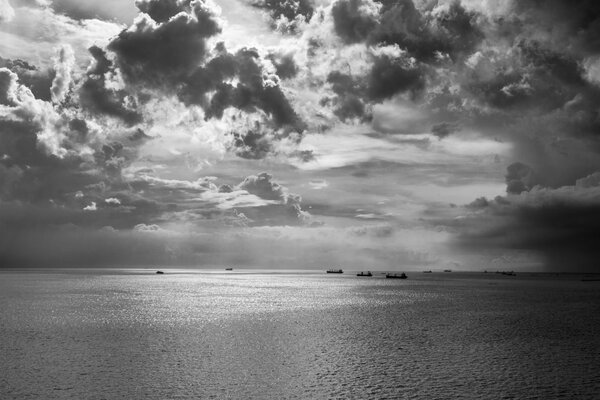 Black and white photo of the sea and clouds