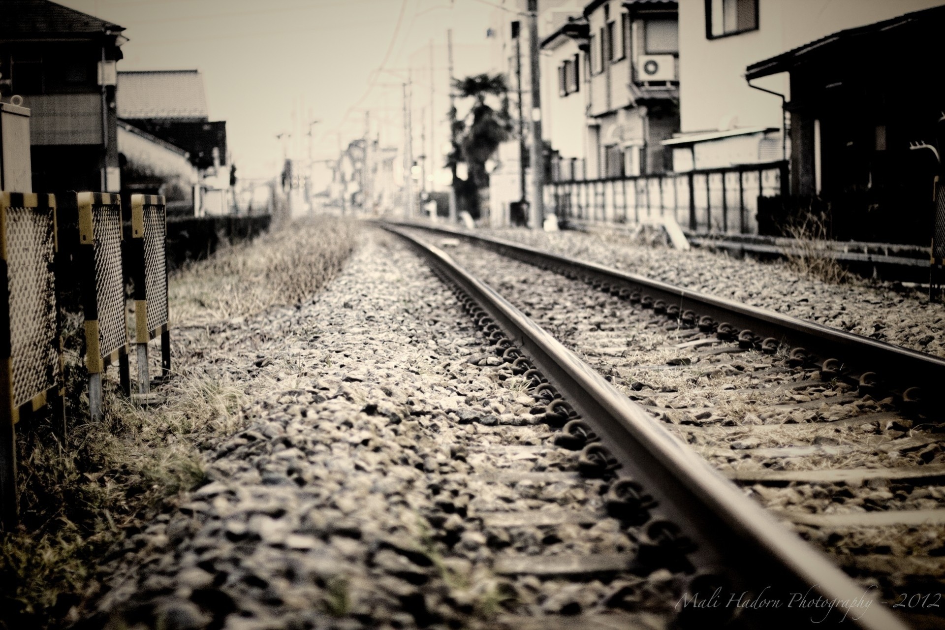 ferrocarril blanco y negro monocromo pistas