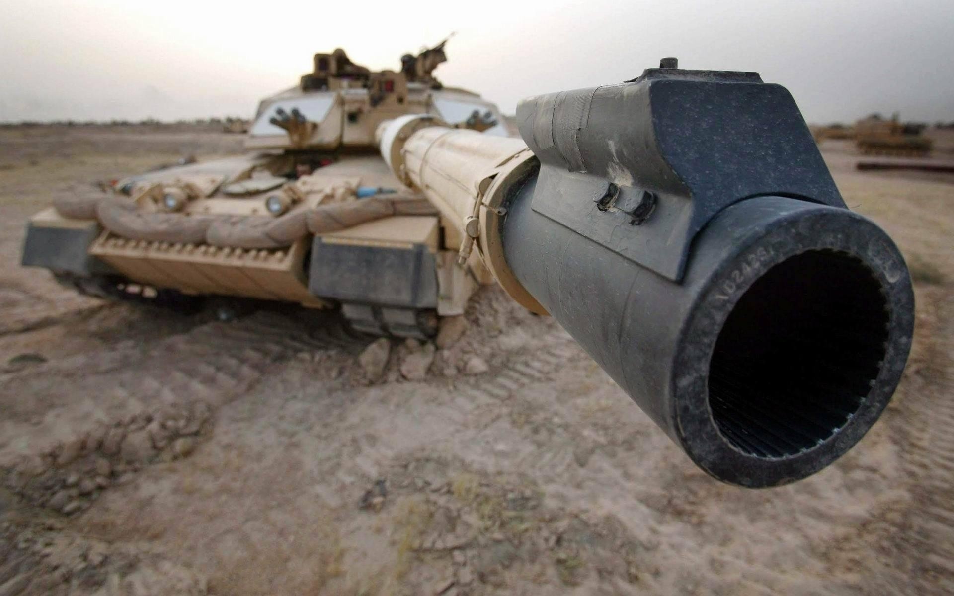 and traces tank weapon sight equipment desert shot