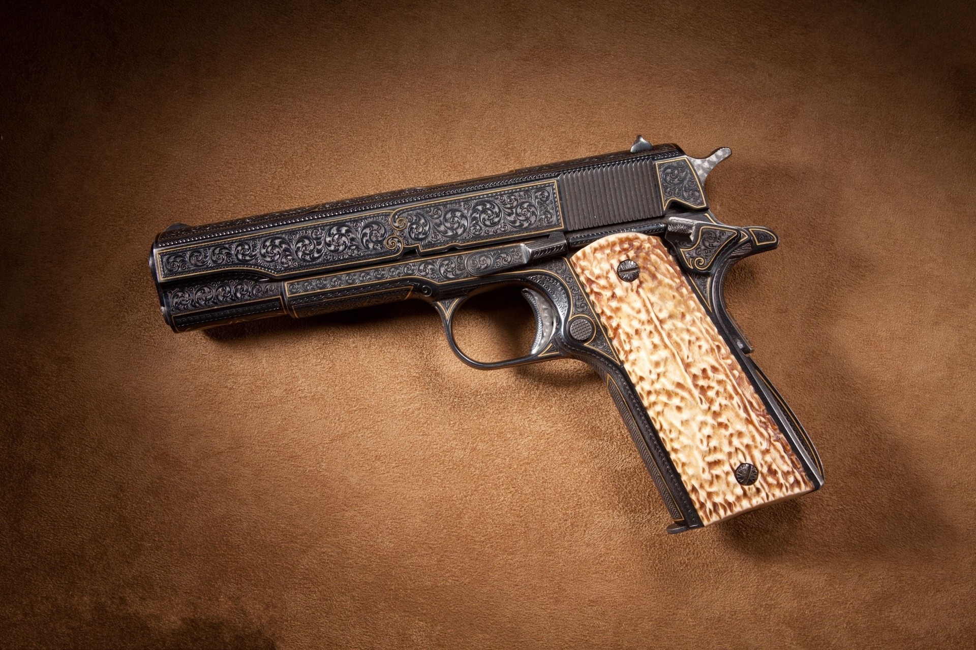 incrustaciones línea potro oro m1911a1