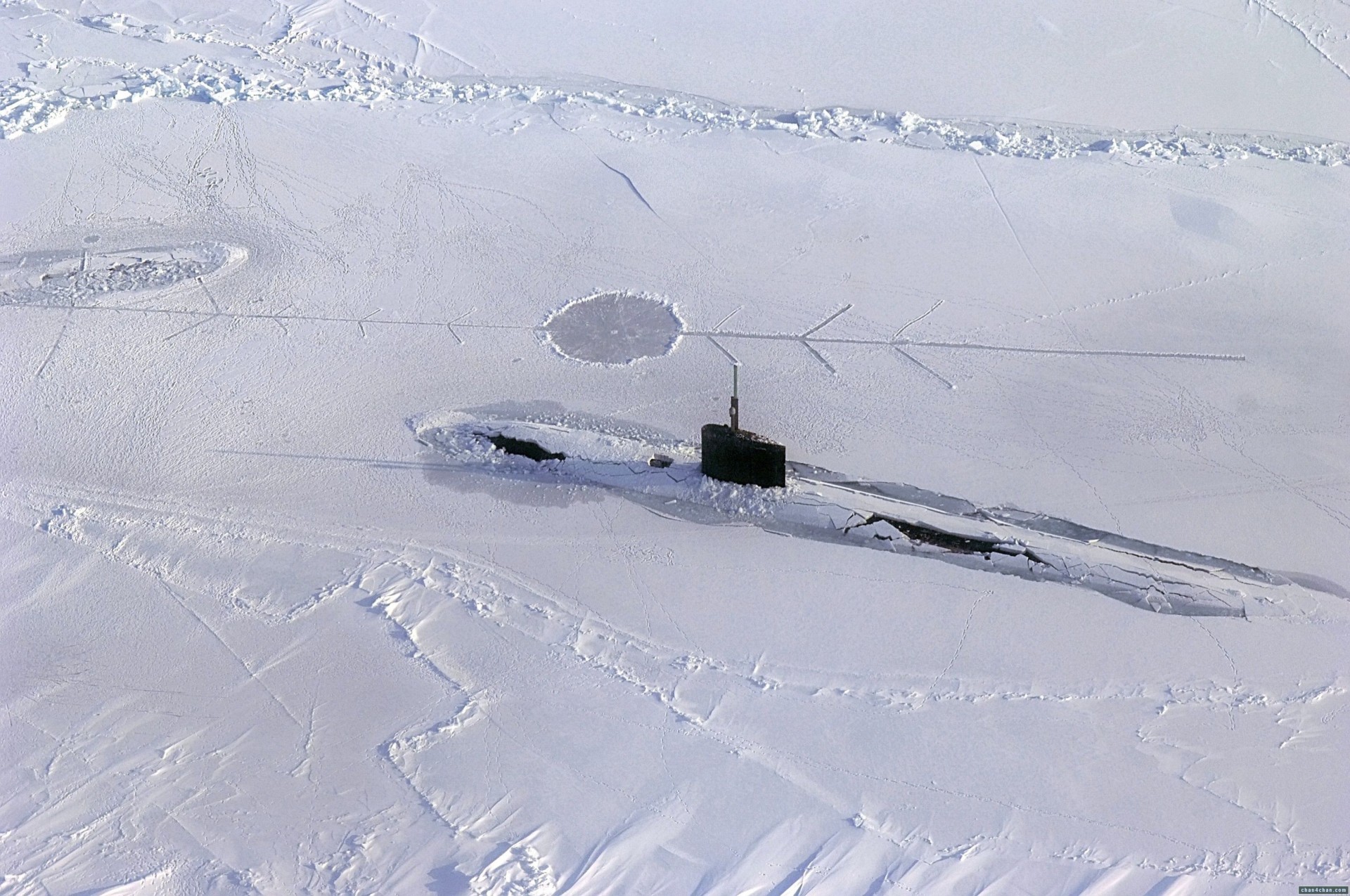 sous-marin neige arctique sous-marin glace