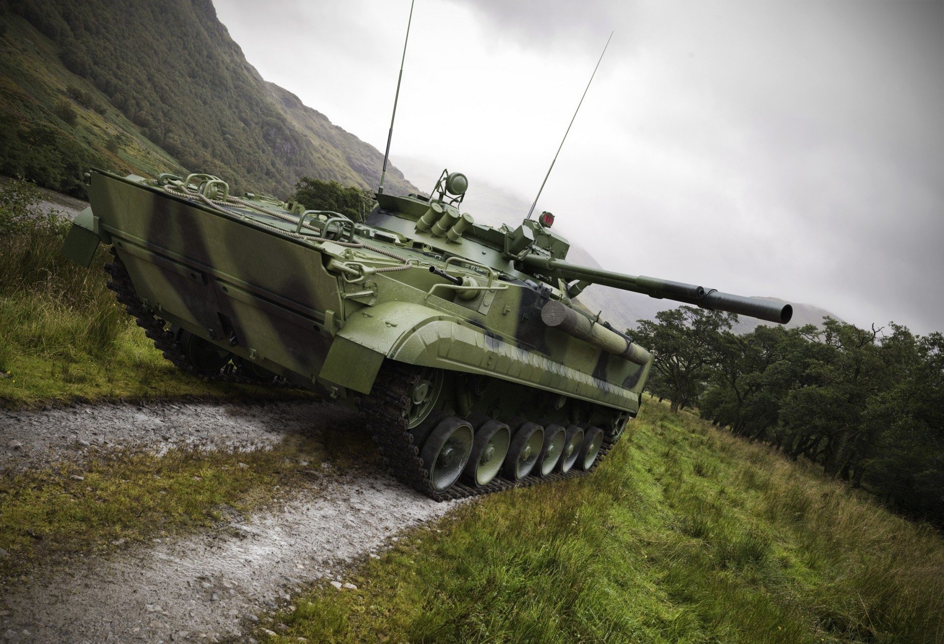 armas tanque naturaleza árboles bosque 3d carretera montañas