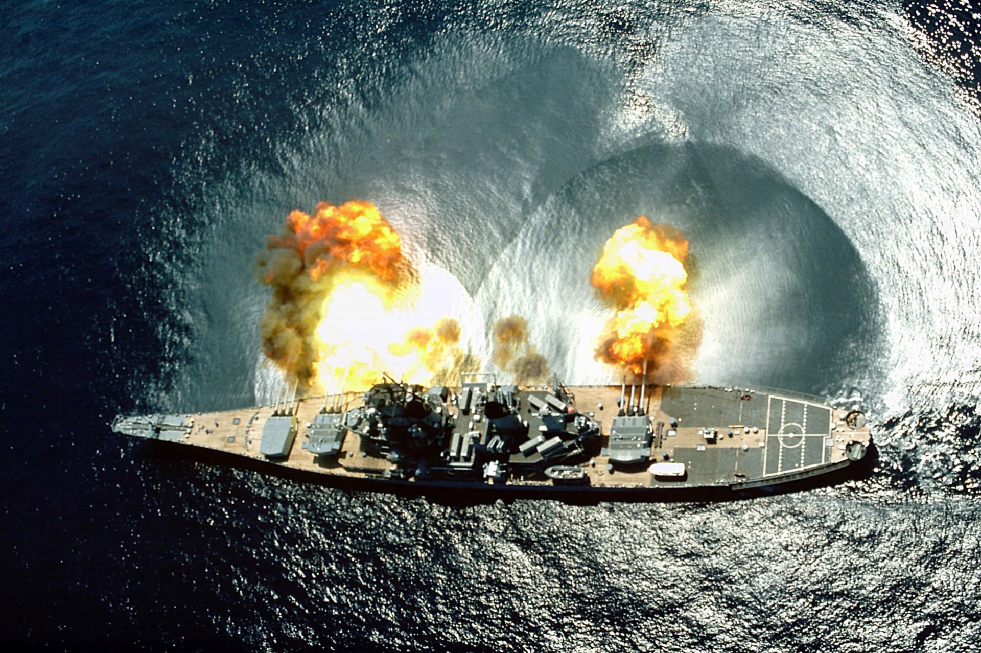 линкор голубой море вода огонь uss iowa