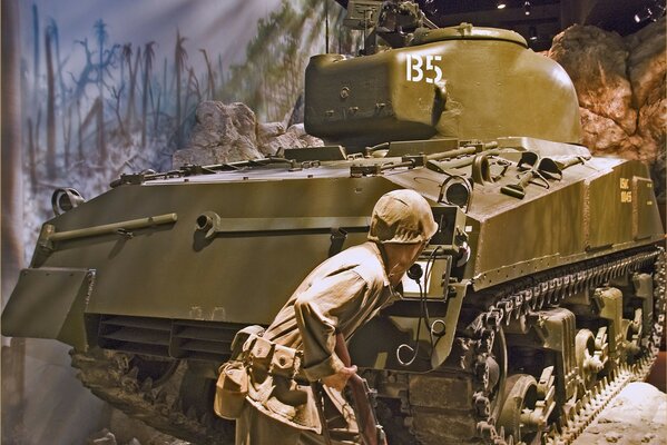 Panorama avec des armes et des soldats. Grand équipement