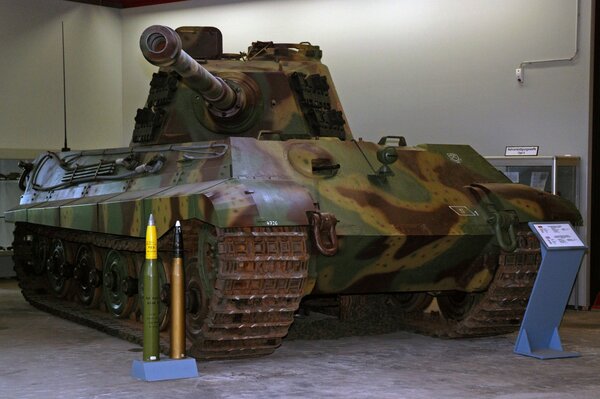 Deutscher schwerer Panzer auf der Messe