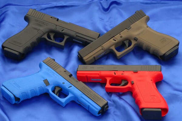 Imagen de pistolas multicolores en tela