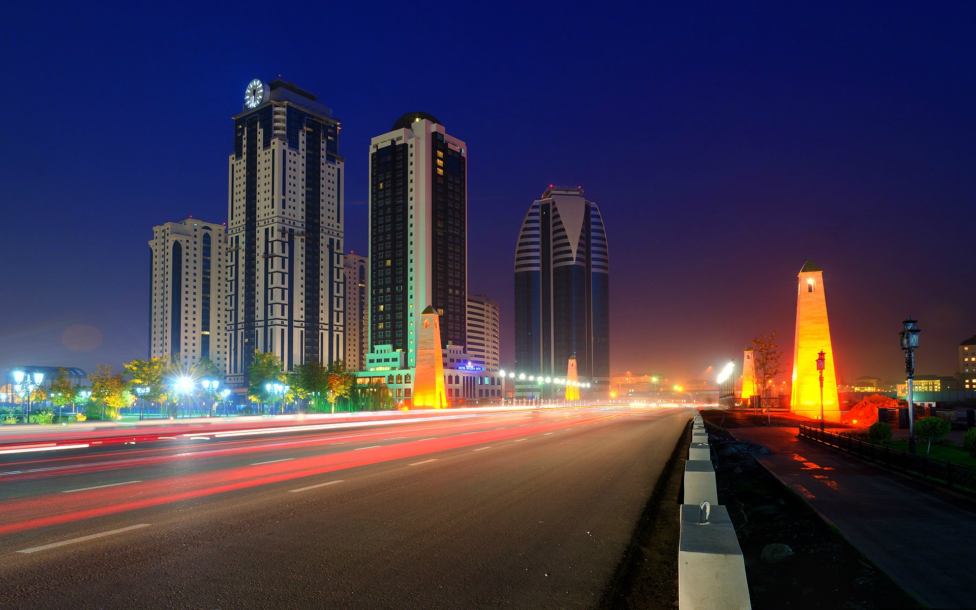 ville de grozny ville grozny russie tchétchénie nuit route