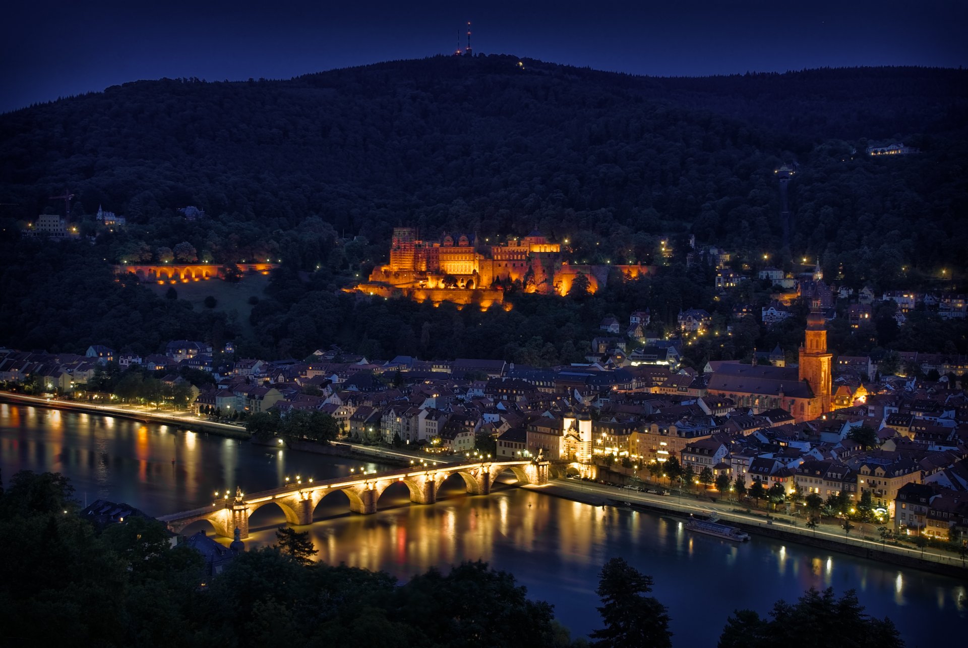 alemania heidelberg noche luces iluminación puente río reflexión vista altitud panorama