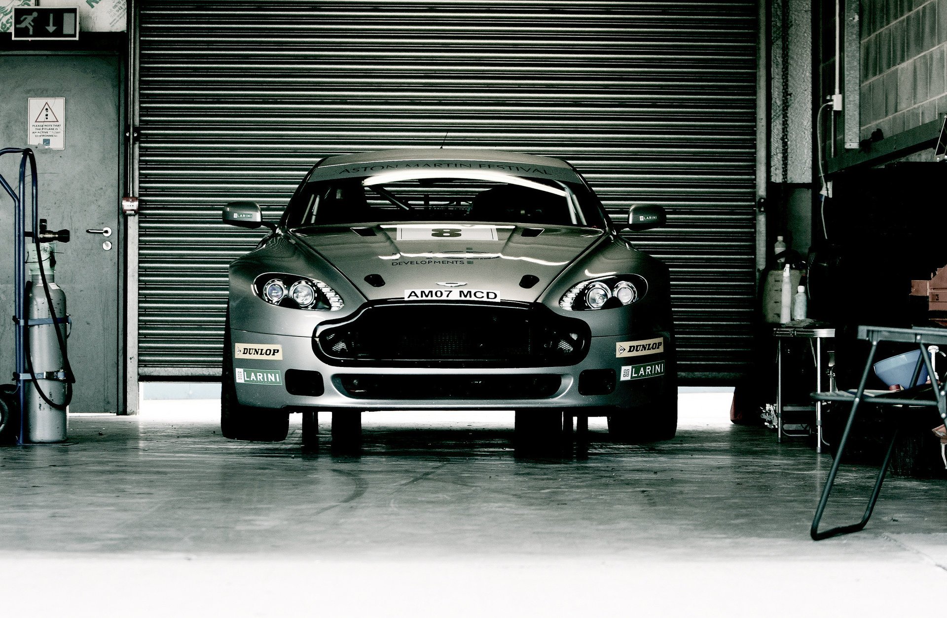 hipwell photography n24 amoc vantage v8 aston martin garage