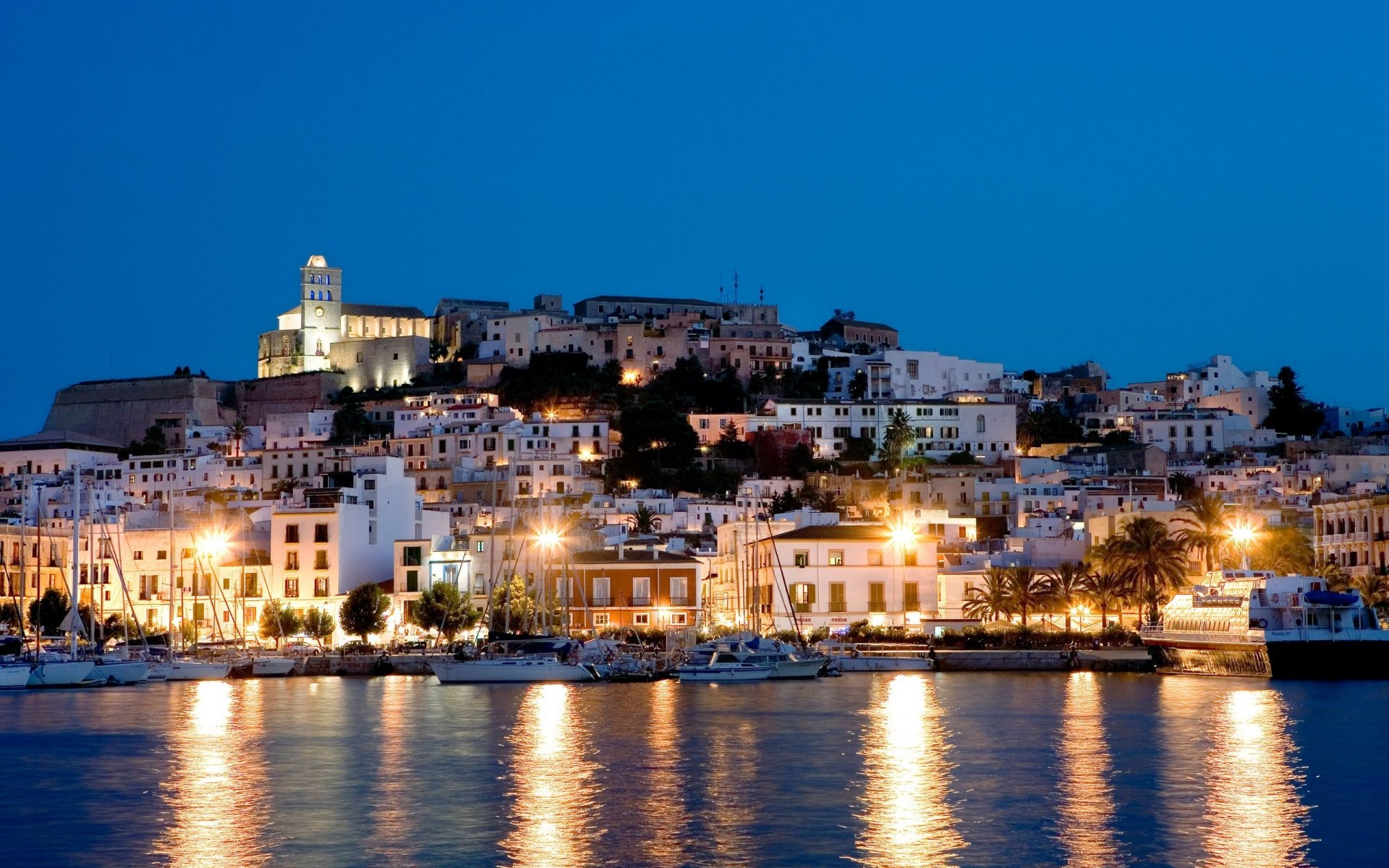 espagne ibiza île nuit maisons lumière lumières mer yachts