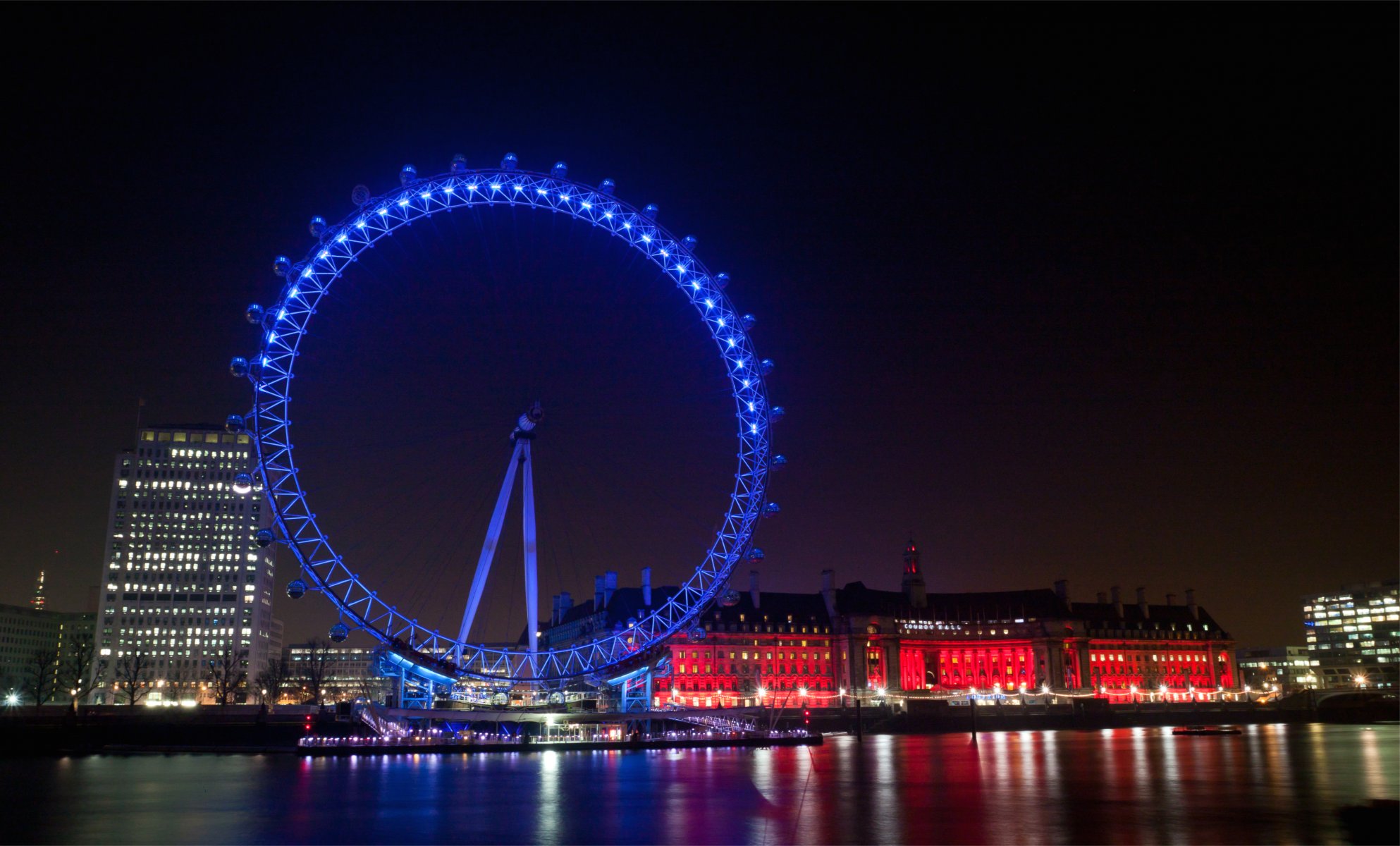 reino unido inglaterra londres ciudad de la tarde iluminación luces iluminación noria edificios casas paseo marítimo río reflexión