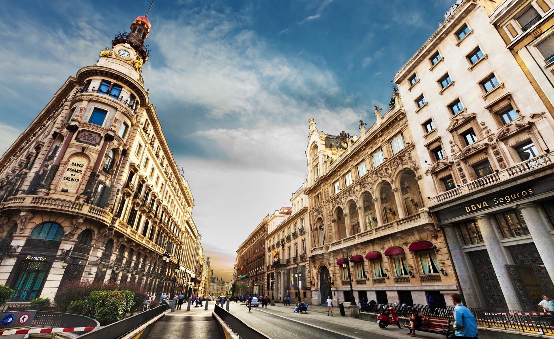 madrid stadt spanien himmel wolken menschen mann frau mann zeichen zeichen