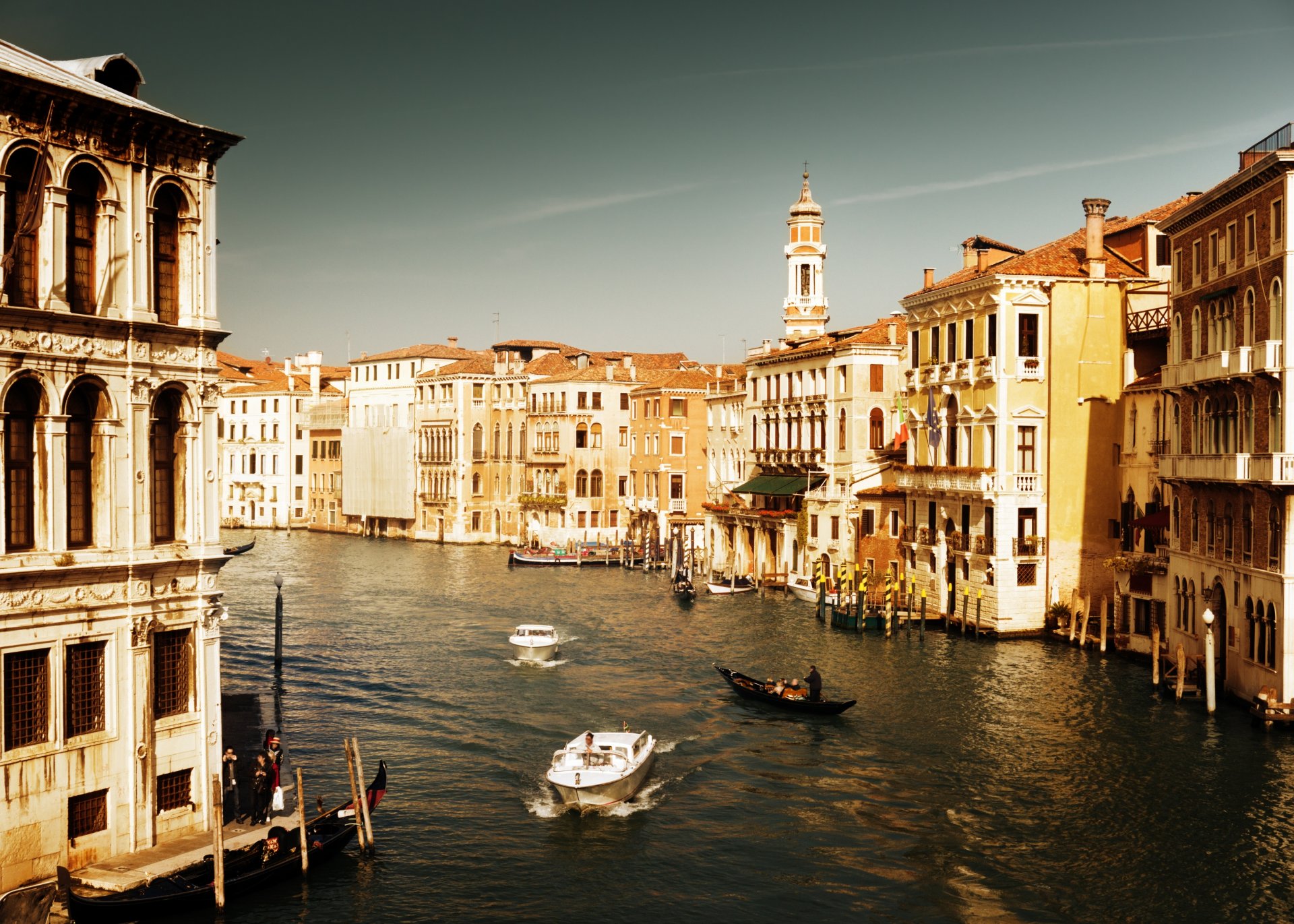 venise italie architecture maisons eau mer canal bateaux gondoles personnes