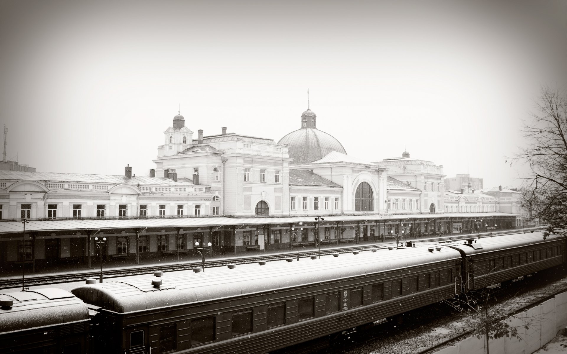 stazione treno ferrovia neve inverno ivano-frankivsk